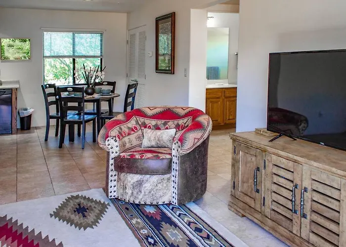 Cowboys & Angels - Classic Style W/great Location Apartment Sedona
