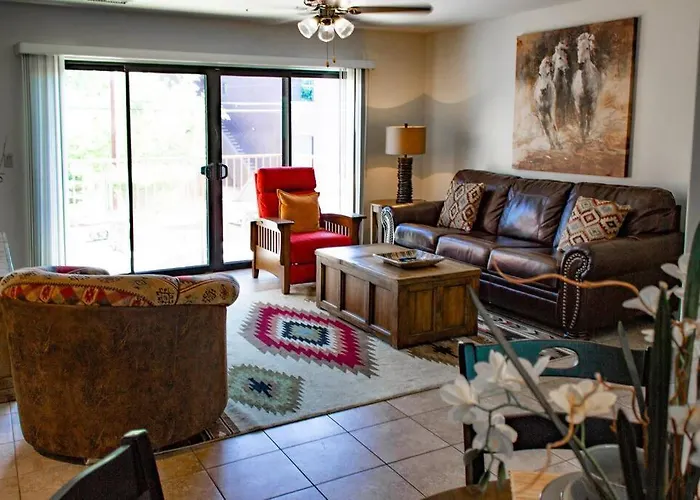 Cowboys & Angels - Classic Style W/great Location