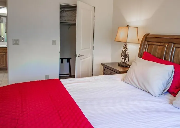Apartment Cowboys & Angels - Classic Style W/great Location *